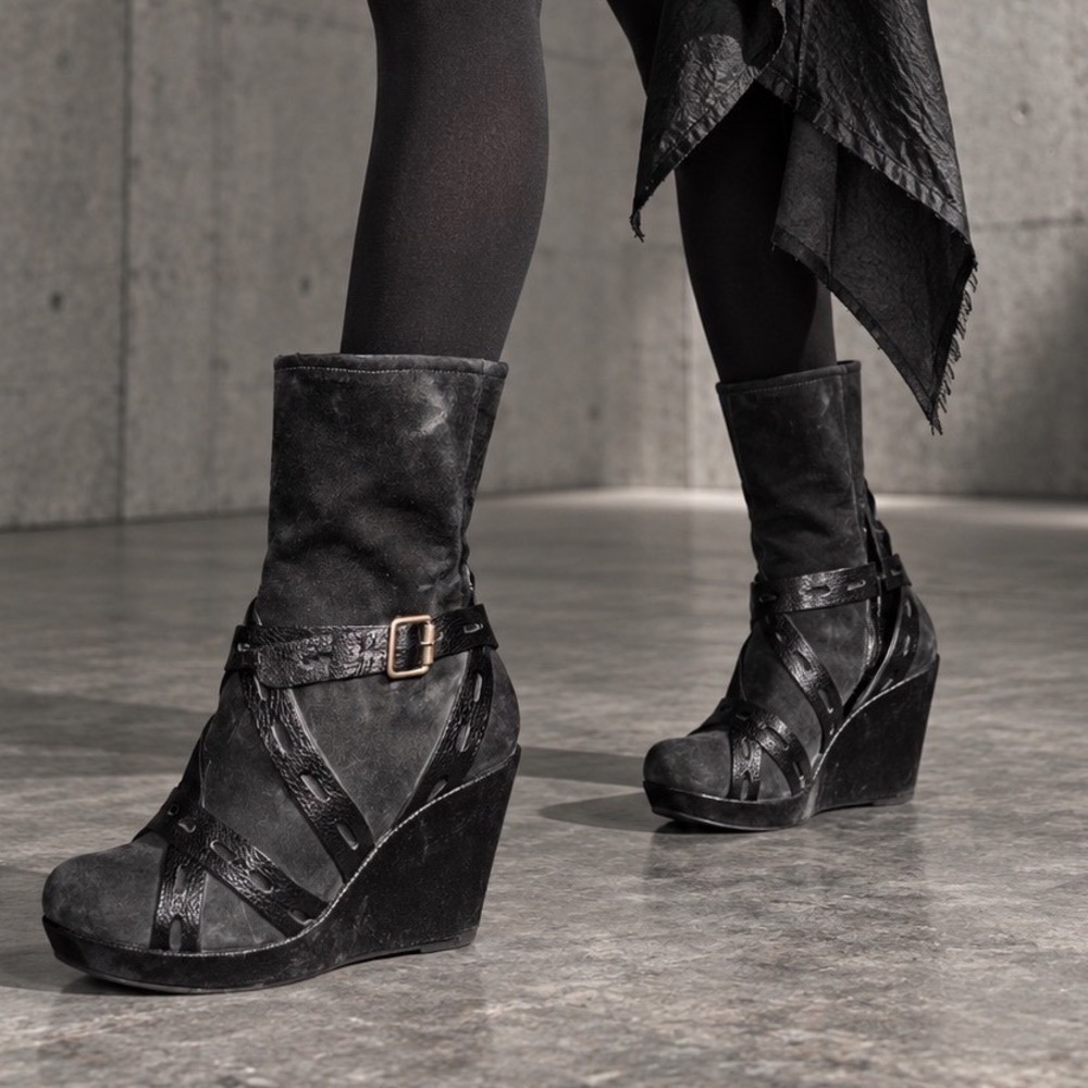 Chie Mihara EU 37 Gray Suede Leather Cutout Wedge Booties Y2K Avant Garde